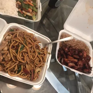 Boneless Spare Ribs, Chicken with Mixed Vegetables and Lo Mein Special.