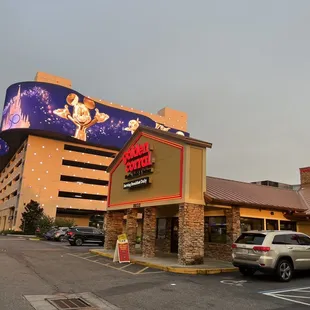 the outside of the restaurant