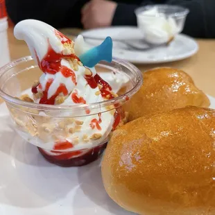Ice cream sundae, with dinner rolls.