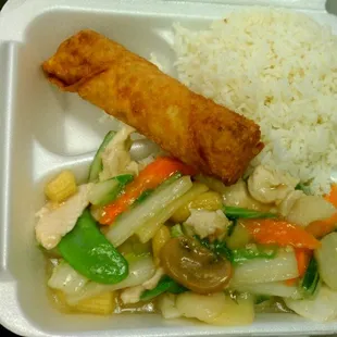 Moo Goo Gai Pan lunch combo