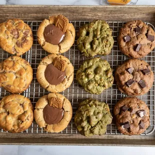 Golden crown cookies