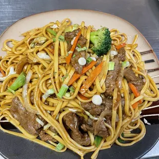Beef lo mein