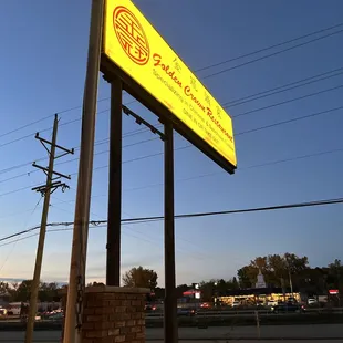 a sign for a fast food restaurant