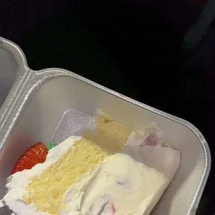 Strawbeer Fresh Strawberry Cake