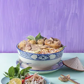 Spicy Beef Noodle (Bn b Hu)