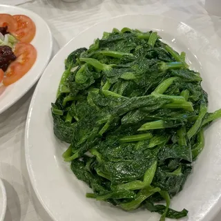 Snow pea leaves w/ sliced garlics