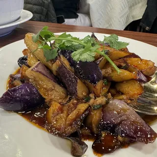 Braised eggplants w/ chilis & garlics