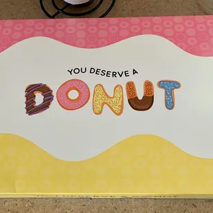 12 round deliciousness in this cute box!