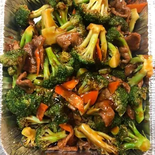 beef, broccoli, and carrots