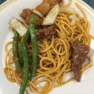 the food is fresh，and always hot！our family like！5 star ！we enjoy there