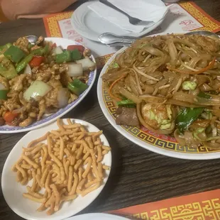 Delicious chow fun &amp; cashew chicken EXCELLENT!