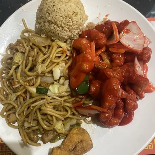 2. Combination Chow Mein