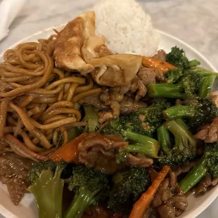 Chow Mein, Broccoli Beef Dinner Combo  Sooooooo delicious!!!