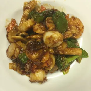 Scallops and shrimp with garlic sauce