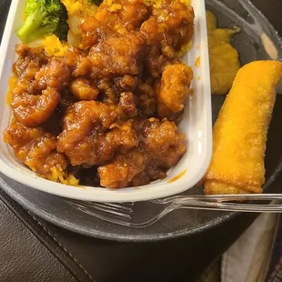 General Tso&apos;s Chicken w/rice and egg roll.