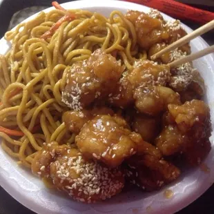 Sesame chicken w/Lo mein