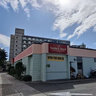 The building on the right side of King Street