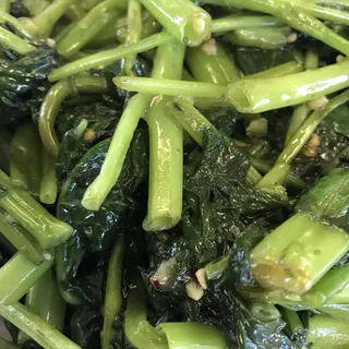 Ong Choy with Garlic