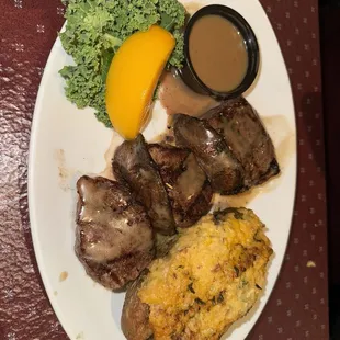 Tenderloin medallions and portobello mushrooms