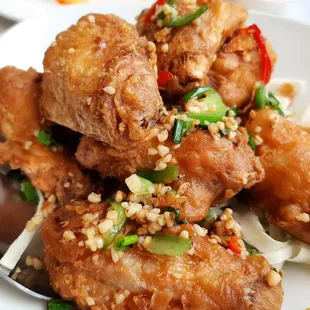 Salt  and  pepper  chicken  wings  11.99$