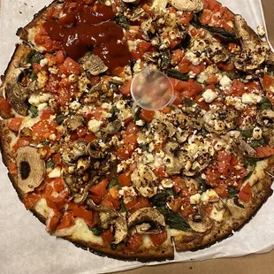Mediterranean Treat Pizza with pesto sauce, Medium gluten-free