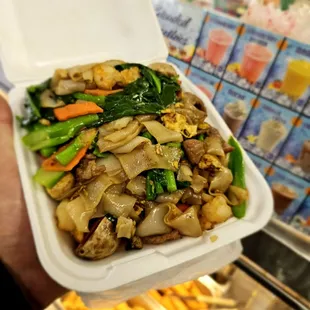 CHOW FUN SPECIAL WITH SHRIMP AND SIRLOIN
