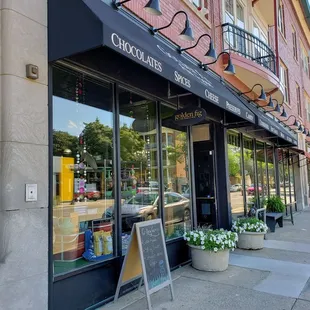 Storefront for Golden Fig