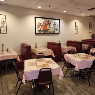 tables with pink tablecloths