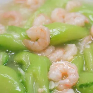 a bowl of soup with shrimp and asparagus