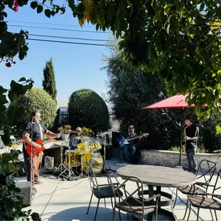 Live music on Sunday afternoon