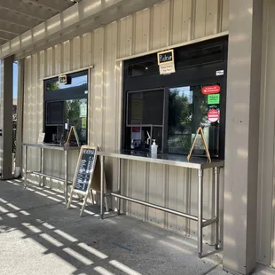 Order/Pickup Windows