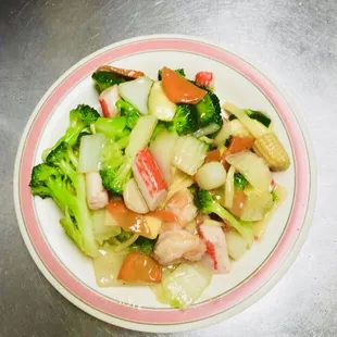 a plate of food with broccoli and shrimp
