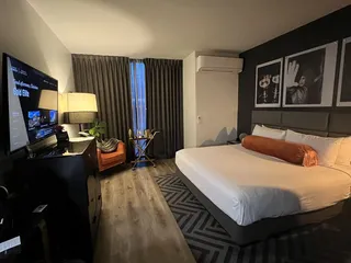 The English Hotel