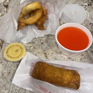 Massive egg roll, onion ring , sweet and sour sauce , HOT MUSTARD is the REAL DEAL!