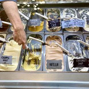 Getting the last of the pistachio gelato!