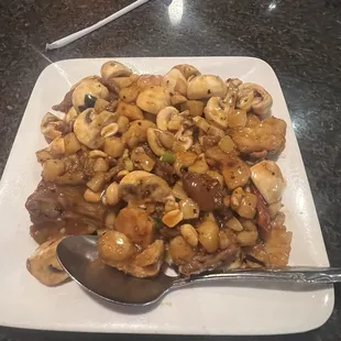 Sauteed 3 Delight- chicken shrimp and beef sautéed with mushrooms