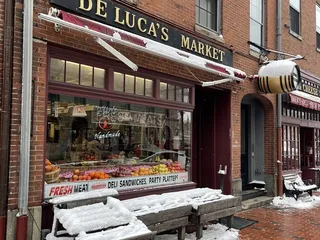 DeLuca's Market