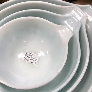 Pyrex bowl set