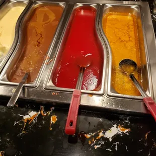 Communal spoons for sauces