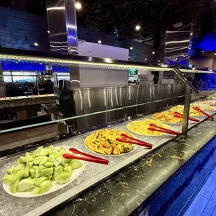 Fruit Station (honeydew, mango, pineapple, orange, lemon, banana); IG: @katzlundell