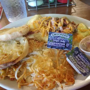&quot;Piggy Omelette&quot; + hash browns