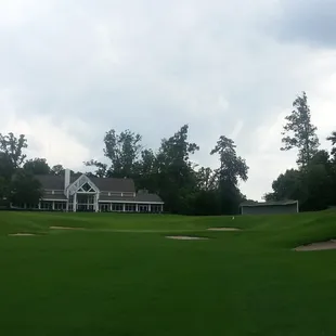 18 hole. Par 5 up the hill to the clubhouse. Beautiful!