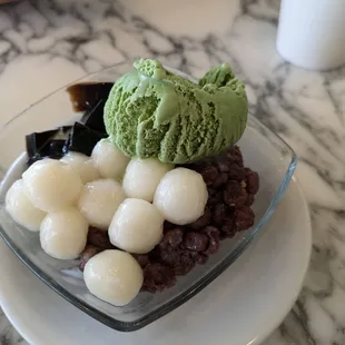 Green Tea Delight ($9.95) - 3 stars. Everything pretty good, also pretty standard. Ice cream melted too quickly. Thu lunch 2024-09-26