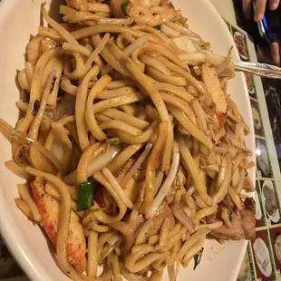 L4. Combination Lo Mein