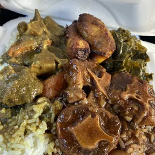 half curry oxtails with white rice/ half regular oxtails with rice&amp; peas