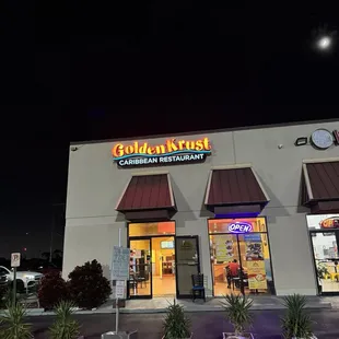 We founds some delicious Jamaican food and we found it! plenty of food at  reasonable prices. The staff were very friendly and polite.