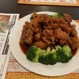 a plate of chicken and broccoli