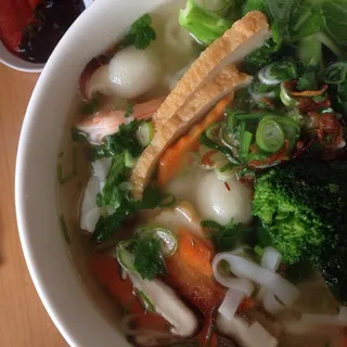 28. Pho Hai San