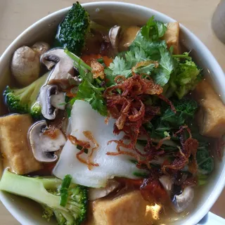 23. Wonton Vegetable Noodle Soup / Mi Hoanh Thanh soup