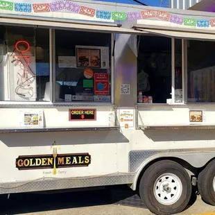 Small food truck BIG on flavor! It's parked next to a stoner vape shop btw.